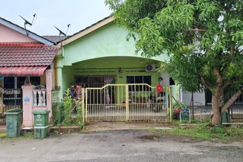 TERES SETINGKAT TAMAN ANEKA JAYA PERMATANG BADAK KUANTAN UNTUK DIJUAL