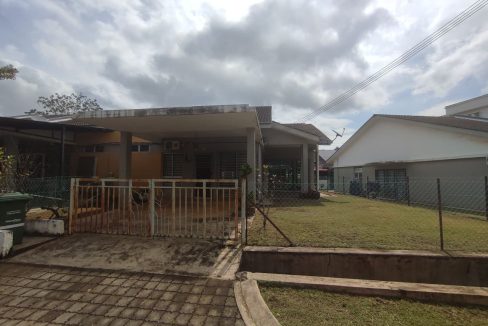 End Lot Teres Setingkat Azalea I, Kotasas, Kuantan