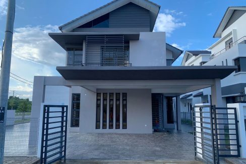 CORNER LOT 2-STOREY SEMI-D, BANDAR PUTRA, KUANTAN UNTUK DIJUAL.