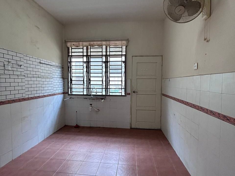 teres-setingkat-setengah-bandar-damansara-ejen-perunding-hartanah-kuantan (1)