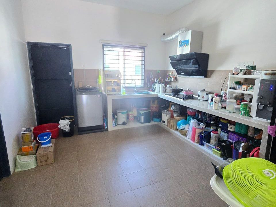 teres-setngkat-pinggiran-putra-pak-mahat-ejen-perunding-hartanah-kuantan (1)