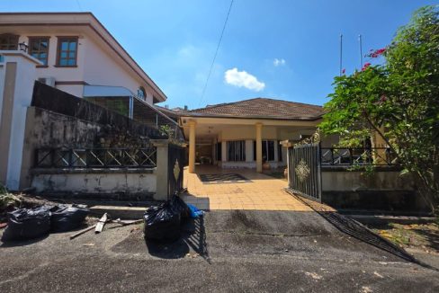 banglo setingkat bukit istana