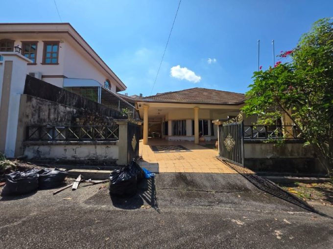 banglo setingkat bukit istana