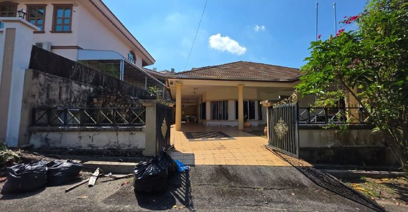 banglo setingkat bukit istana