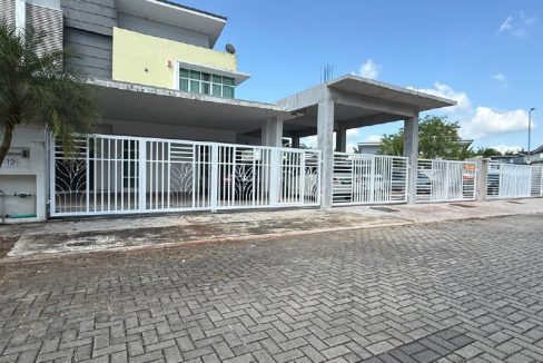 semid teres dua tingkat lakefront kotasas