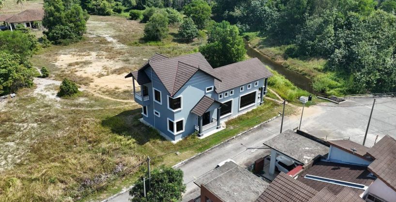 banglo setingkat setengah anai air kempadang