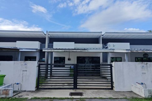 teres setingkat lorong pinggiran putra