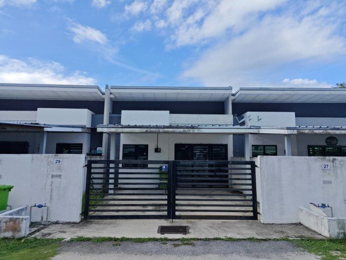 teres setingkat lorong pinggiran putra