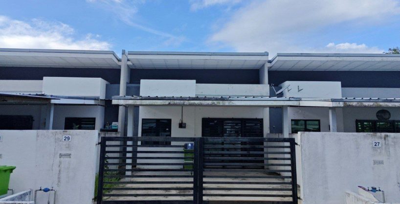 teres setingkat lorong pinggiran putra