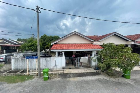 cornerlot teres setingkat pandan damai